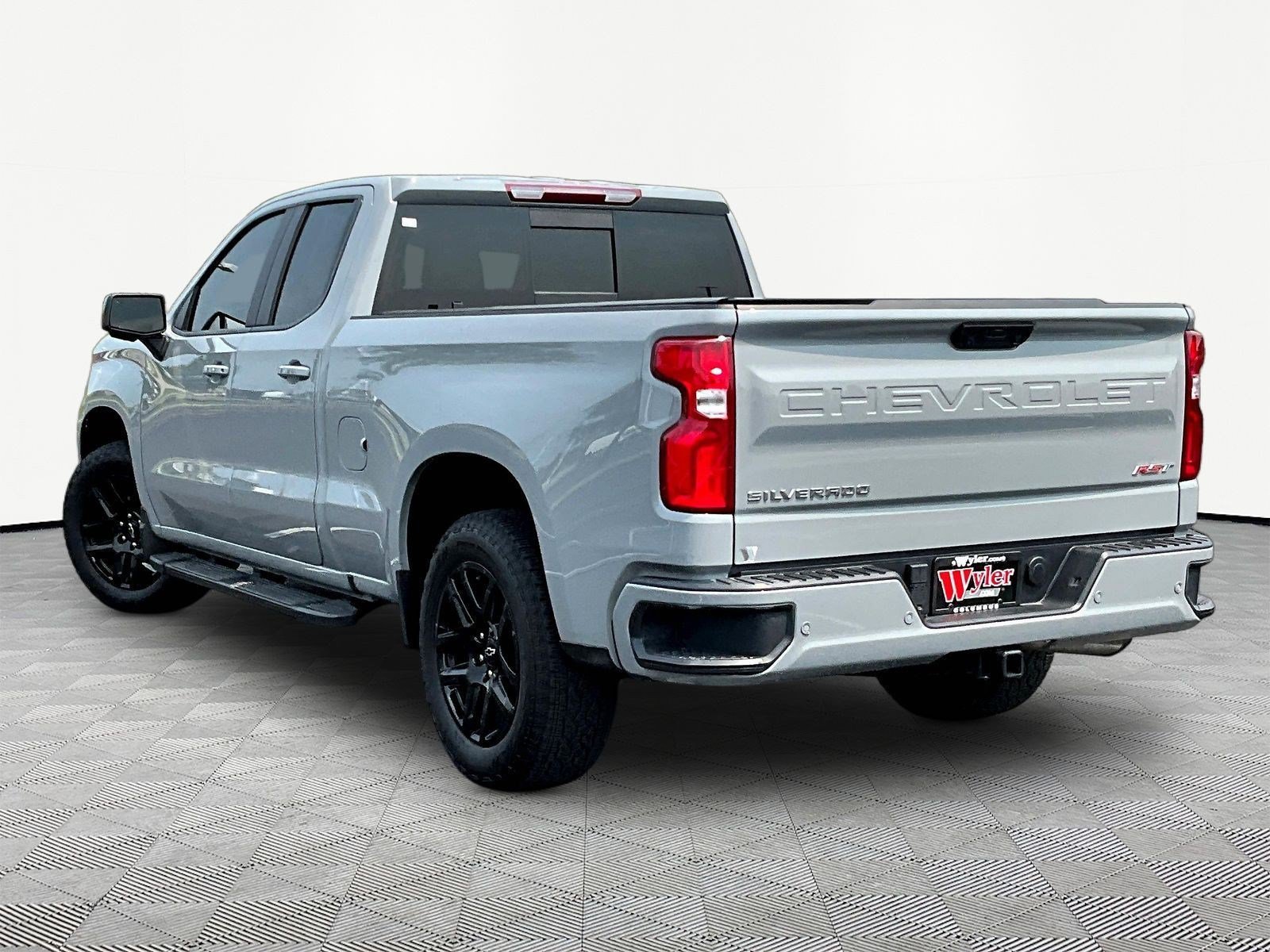 Used 2025 Chevrolet Silverado 1500 RST w/ Convenience Package II AWD/4WD image 4