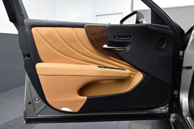 Used 2025 Lexus LS 500 w/ Accessory Package (Z1) RWD image 7