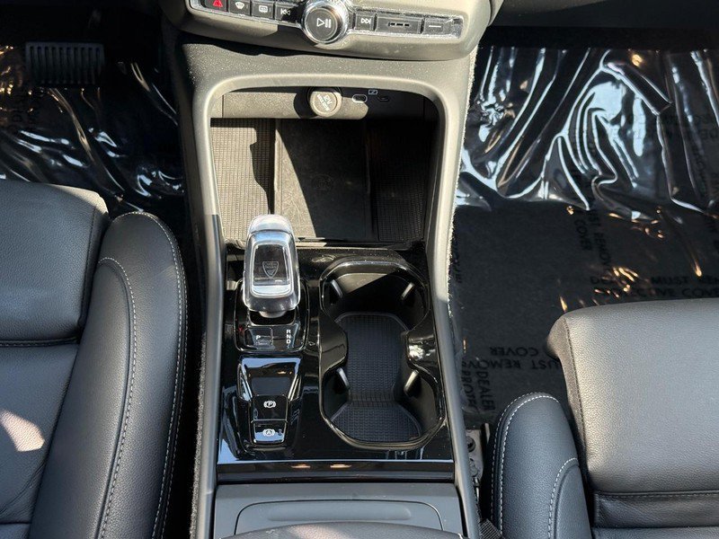 Used 2026 Volvo XC40 B5 Plus AWD/4WD image 15