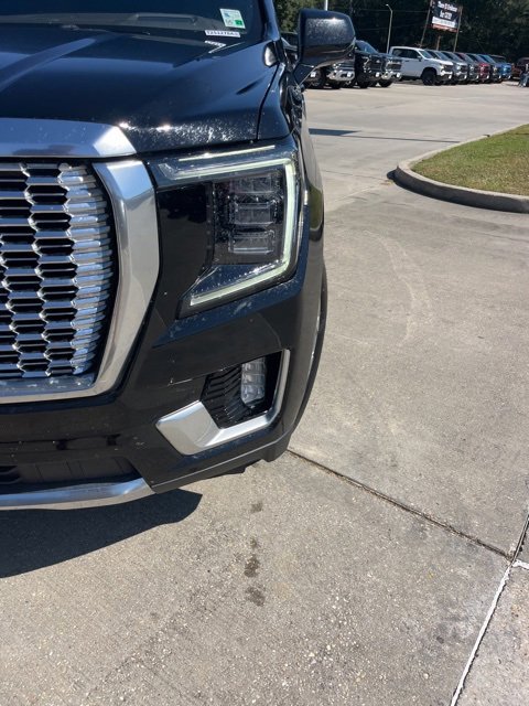 Used 2021 GMC Yukon XL Denali w/ Denali Premium Package image 10