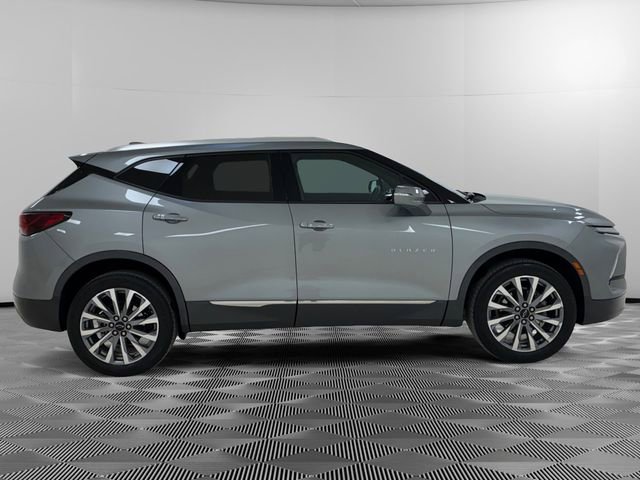 Used 2023 Chevrolet Blazer Premier image 2