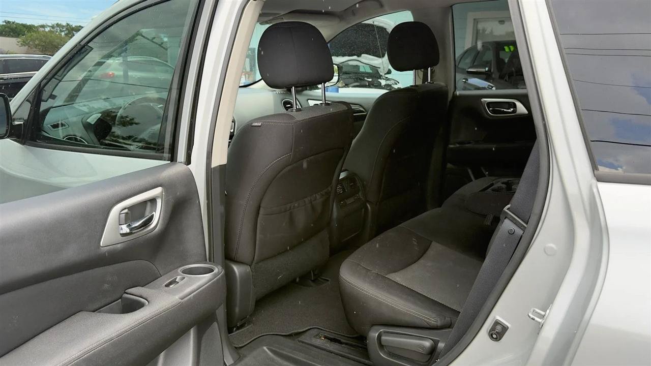 Used 2017 Nissan Pathfinder SV FWD image 11