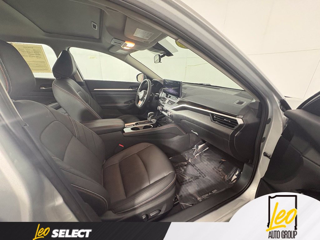 Used 2025 Nissan Altima 2.5 SR w/ SR Premium Package AWD/4WD image 9