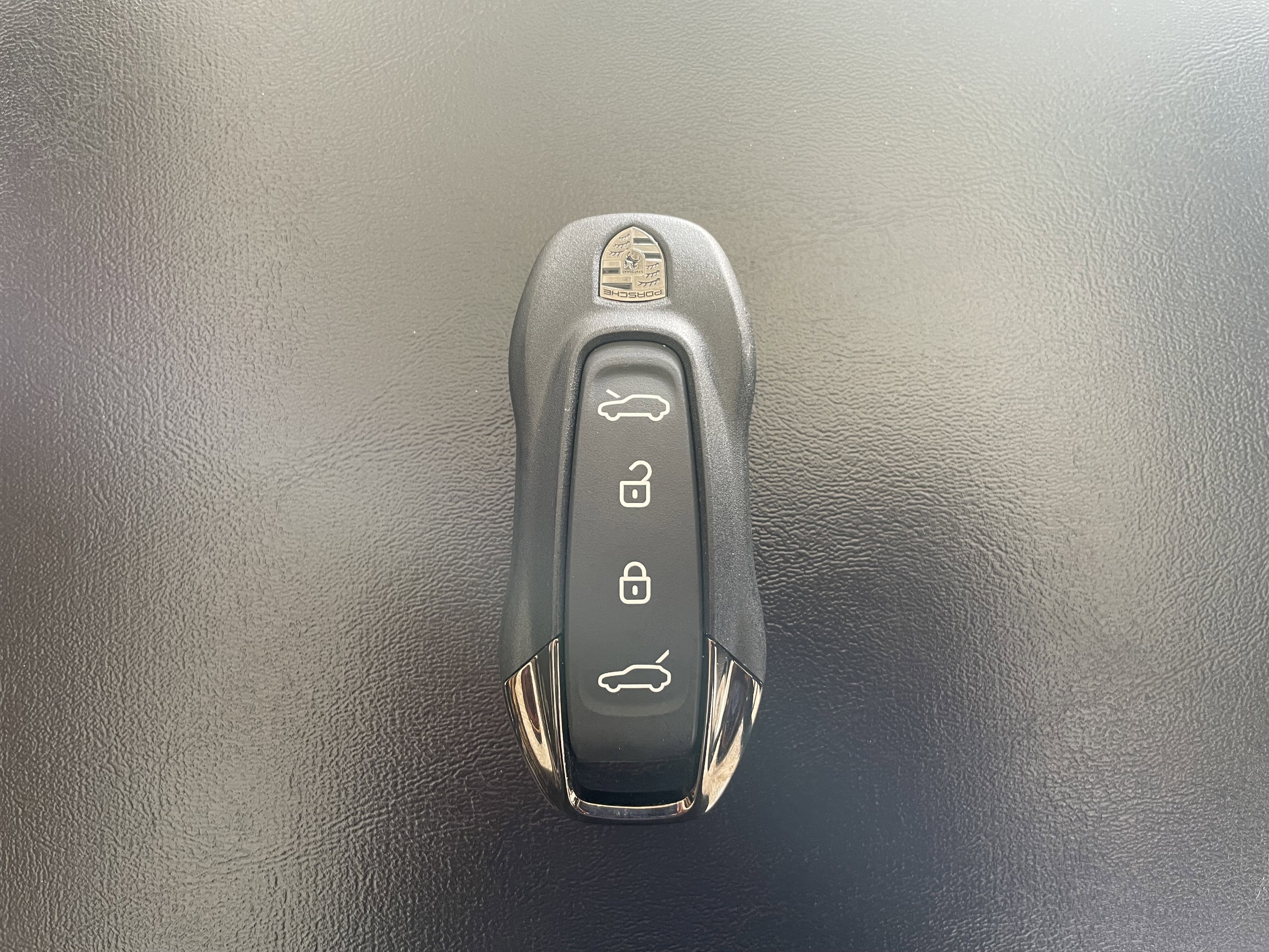 Certified 2025 Porsche Macan Turbo Electric image 25