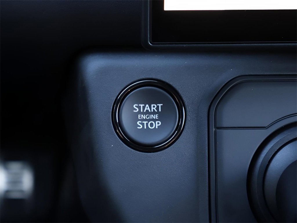 New 2026 Land Rover Defender 110 OCTA image 32