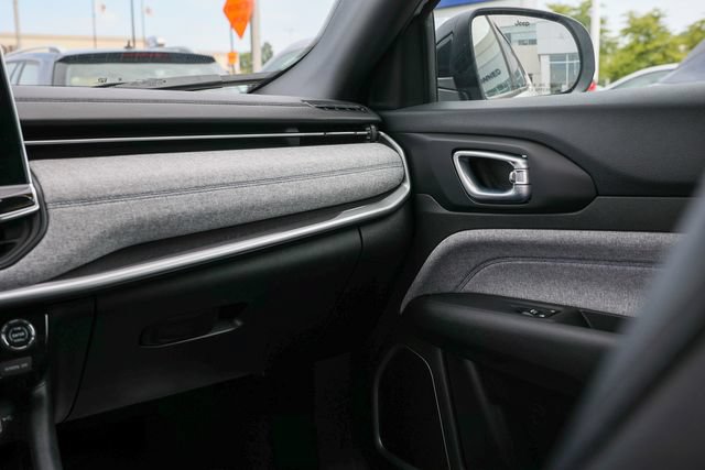 Used 2023 Jeep Compass Latitude w/ Convenience Group AWD/4WD image 12