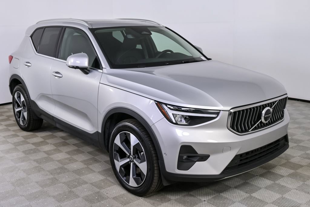 Certified 2025 Volvo XC40 B5 Plus image 24