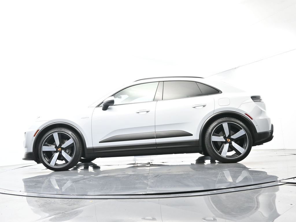 Certified 2025 Porsche Macan Electric image 47