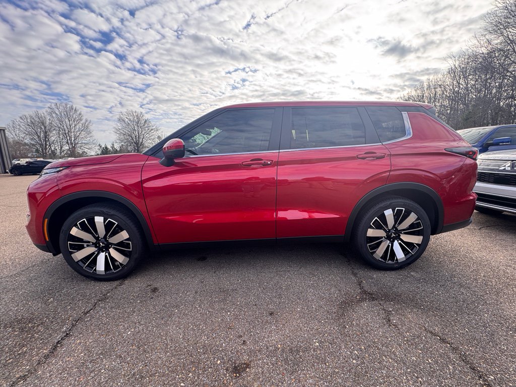 New 2026 Mitsubishi Outlander LE image 3