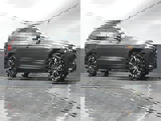 Certified 2023 Volvo XC60 B5 Plus image 32