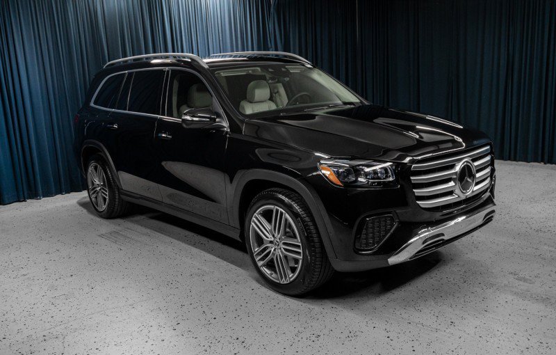 Certified 2026 Mercedes-Benz GLS 450 4MATIC image 3