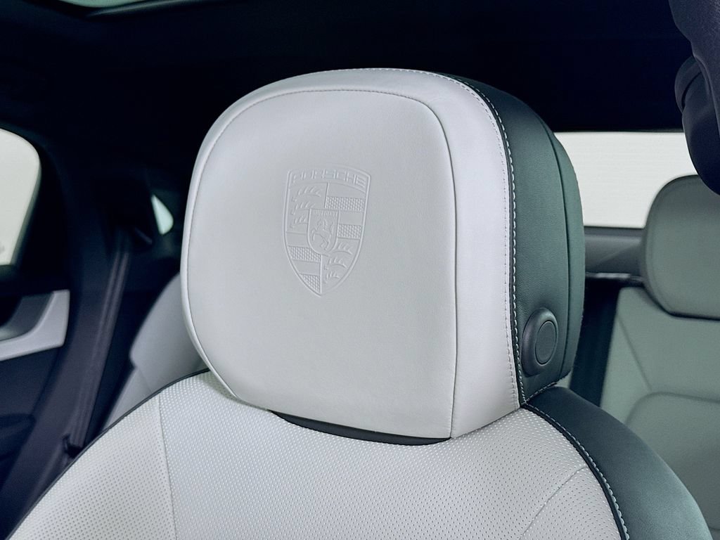 New 2026 Porsche Cayenne Coupe AWD/4WD image 15