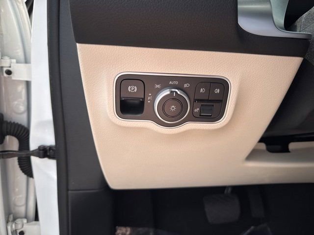 New 2025 Mercedes-Benz GLB 250 image 21