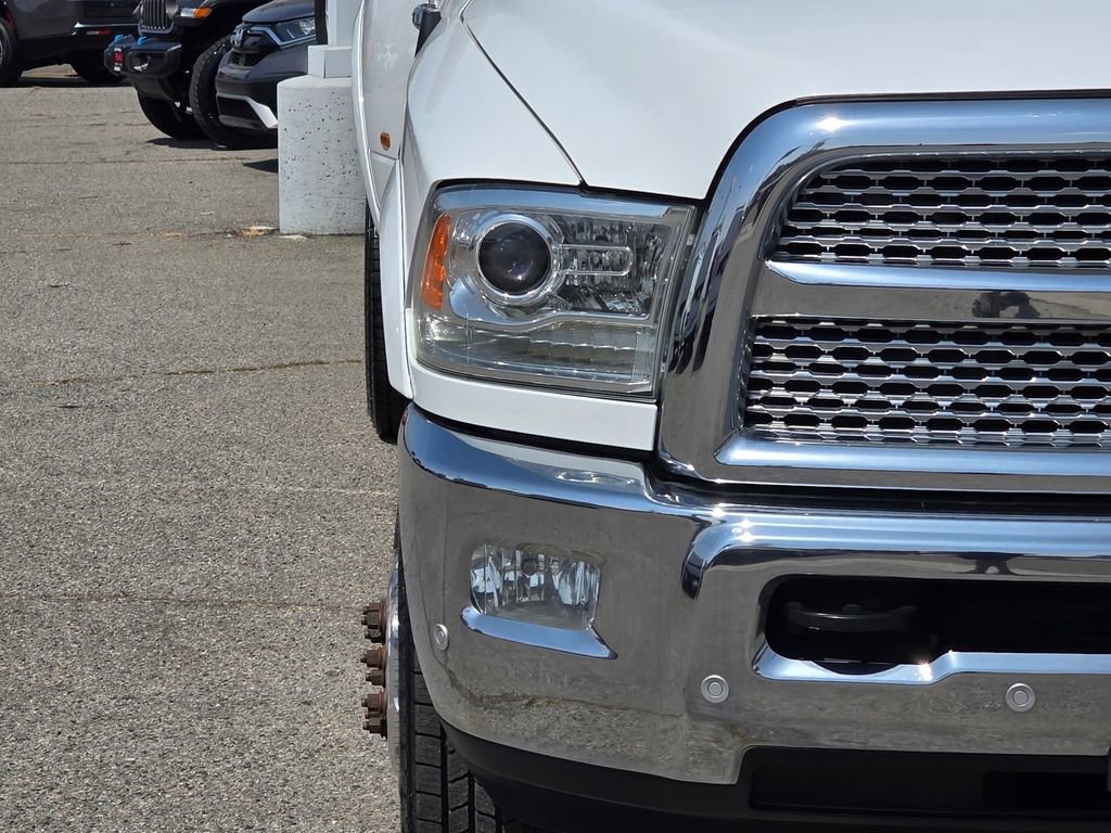 Used 2018 RAM 3500 Laramie w/ Convenience Group AWD/4WD image 3