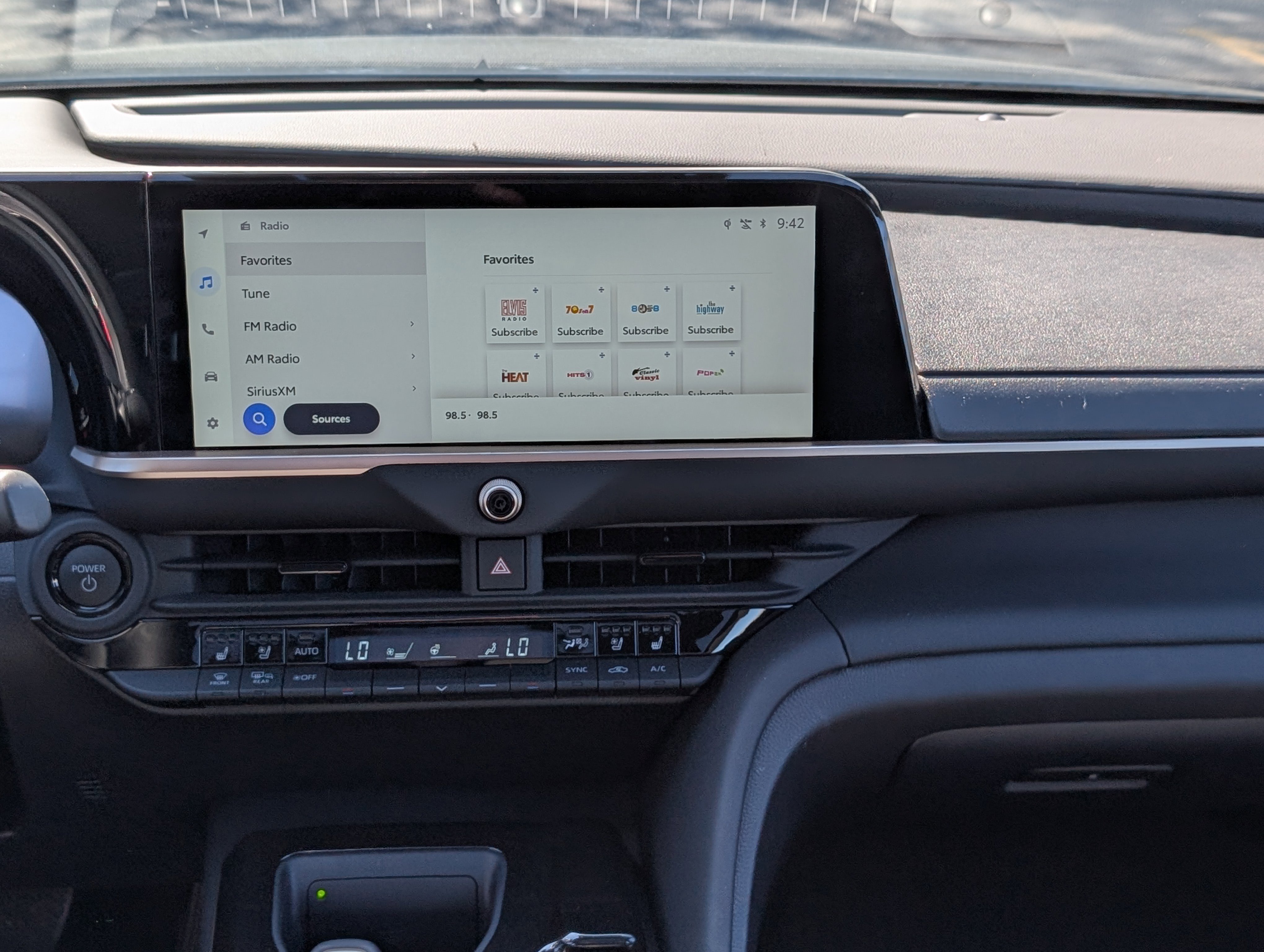 Used 2025 Toyota Crown Signia w/ Advanced Technology Package image 19