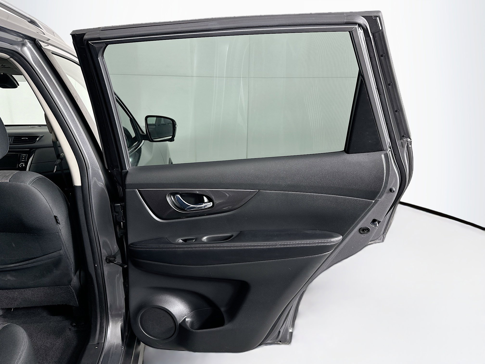 Used 2020 Nissan Rogue SV w/ Premium Package image 30