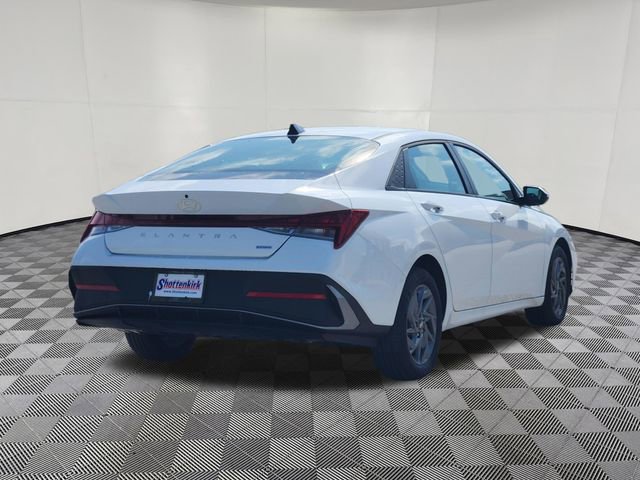 Used 2025 Hyundai Elantra Hybrid FWD image 3