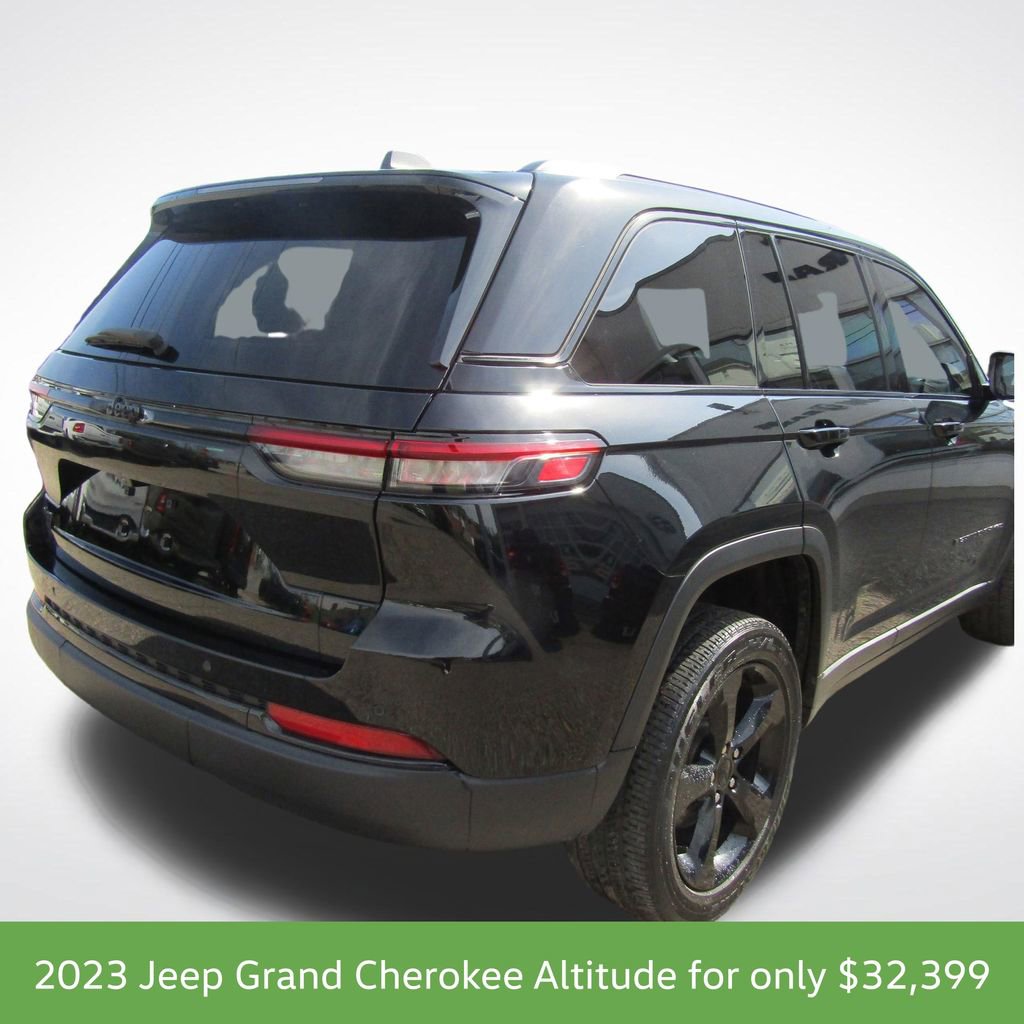 Used 2023 Jeep Grand Cherokee Altitude AWD/4WD image 7