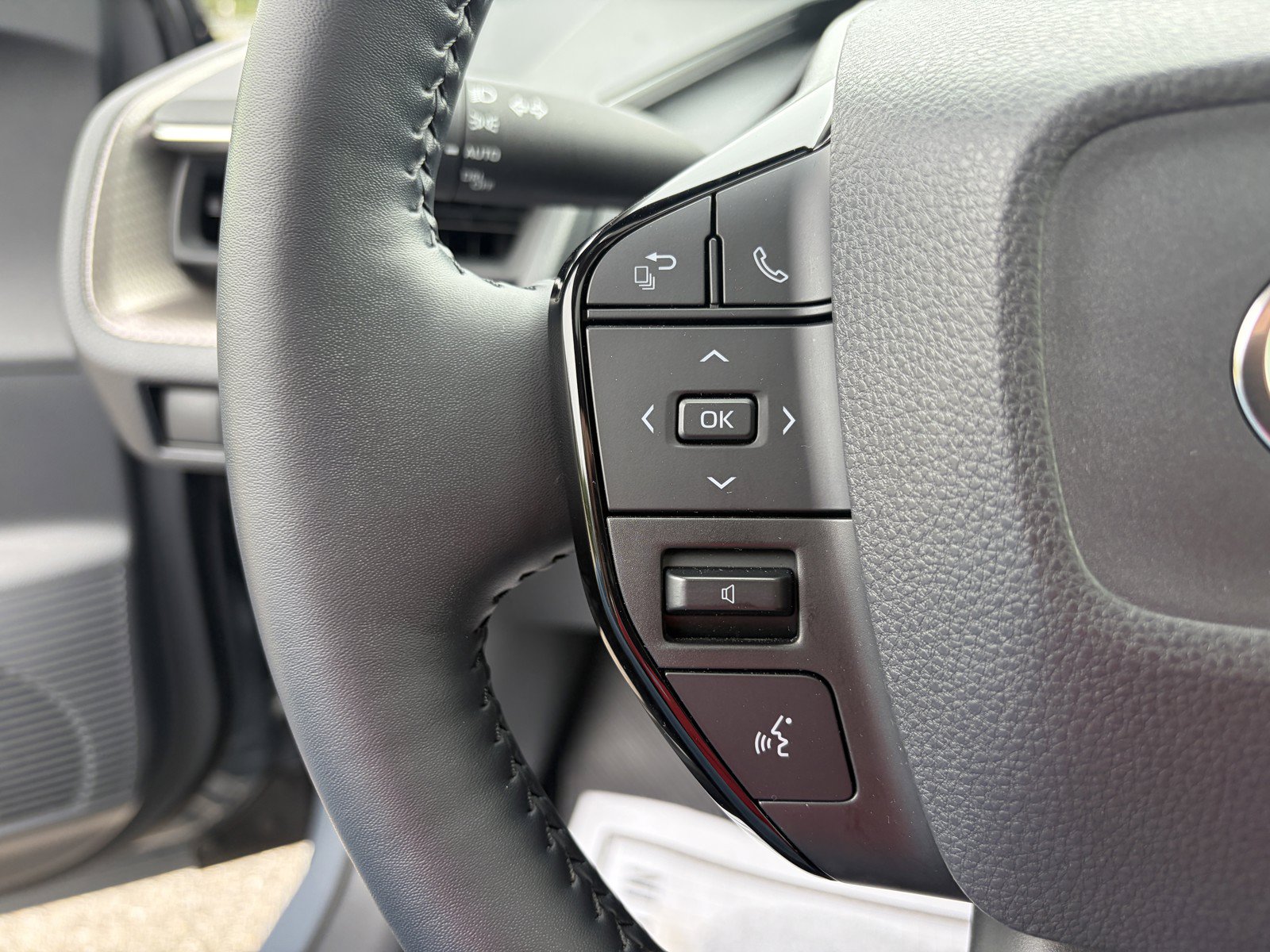 Used 2024 Toyota Prius XLE AWD/4WD image 15