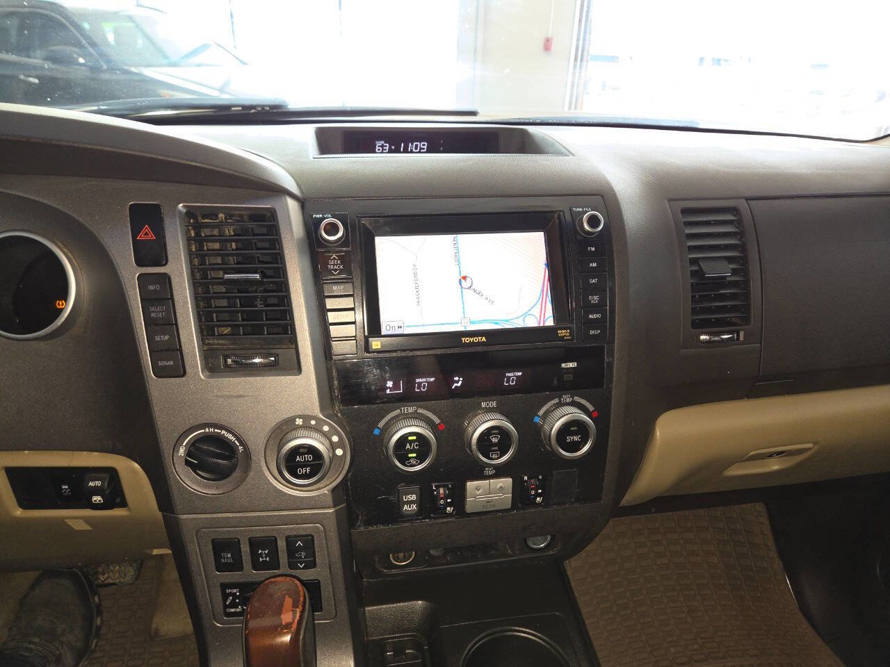 Used 2011 Toyota Sequoia Platinum AWD/4WD image 36