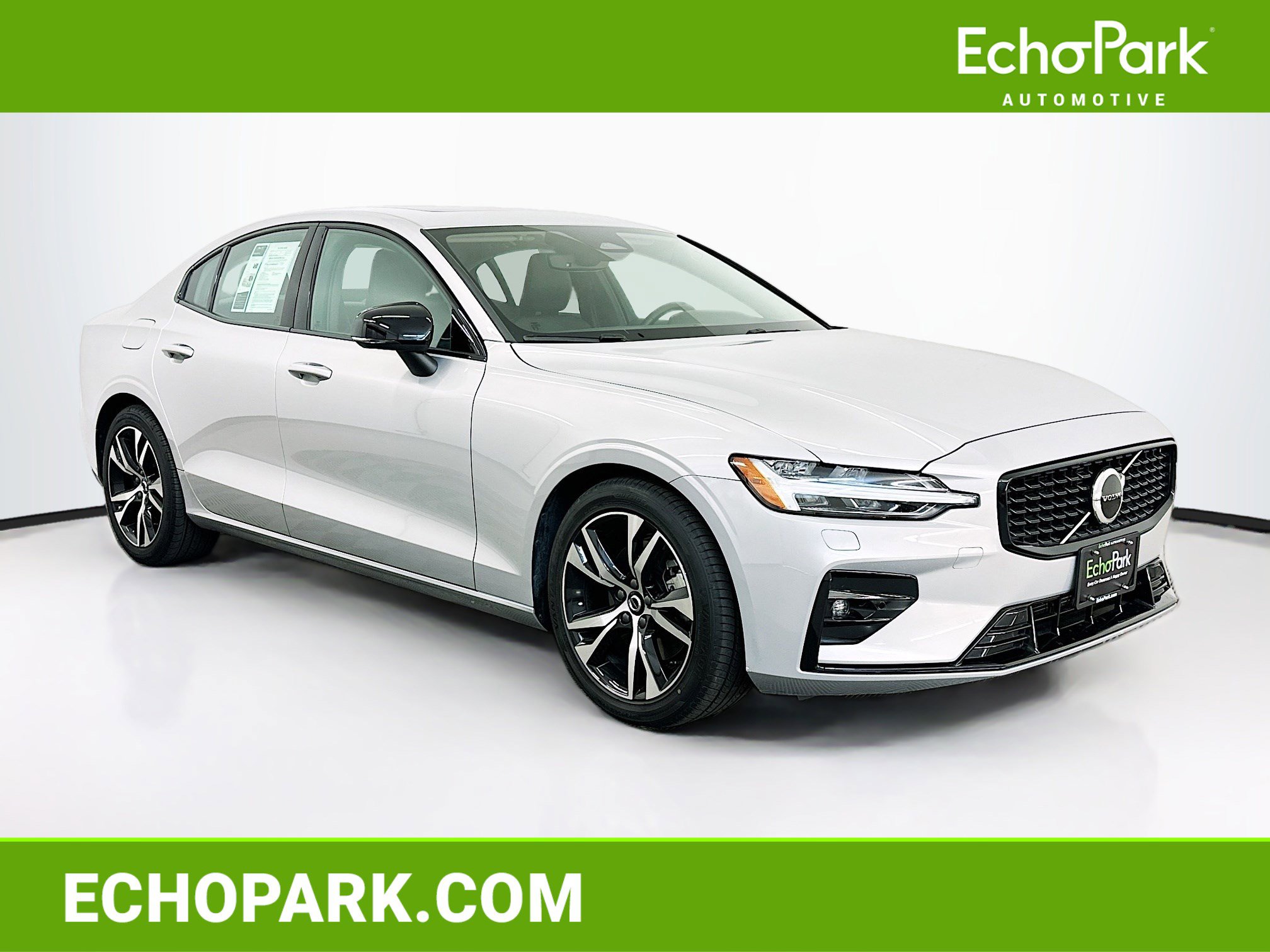 Used 2025 Volvo S60 B5 Core image 1