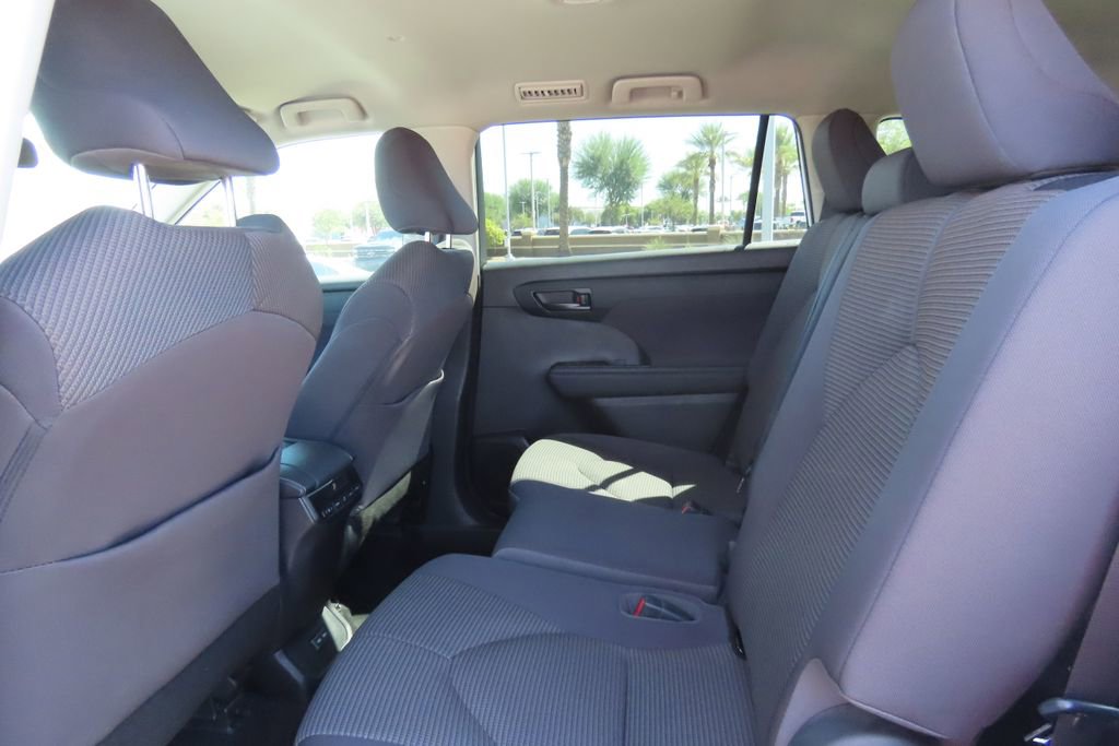 Certified 2022 Toyota Highlander L image 20