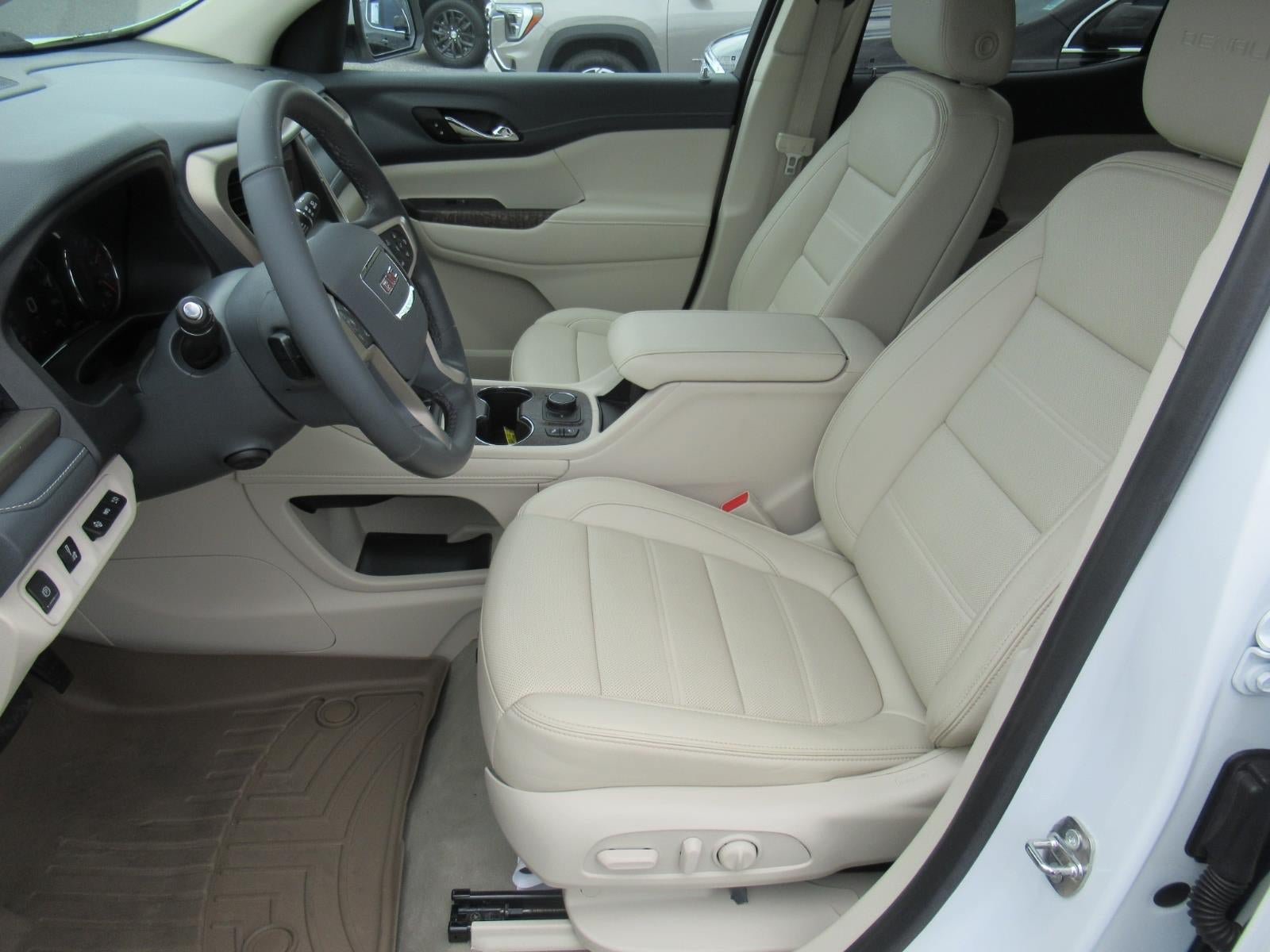 Used 2023 GMC Acadia Denali w/ Denali Ultimate Package FWD image 16