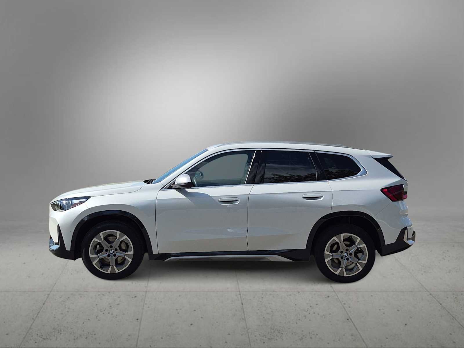 Used 2023 BMW X1 xDrive28i w/ Convenience Package AWD/4WD image 5