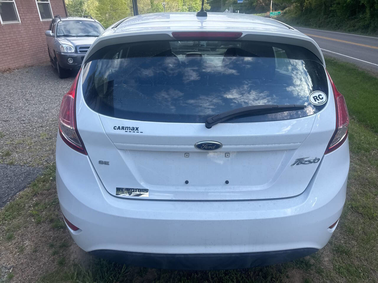 Used 2014 Ford Fiesta SE w/ Equipment Group 201A FWD image 4