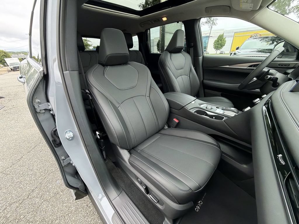 Certified 2026 INFINITI QX60 Luxe w/ Cargo Package AWD/4WD image 26