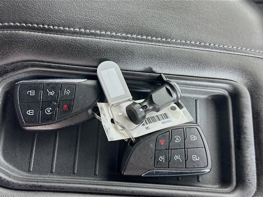 Used 2023 Chevrolet Suburban LT image 36