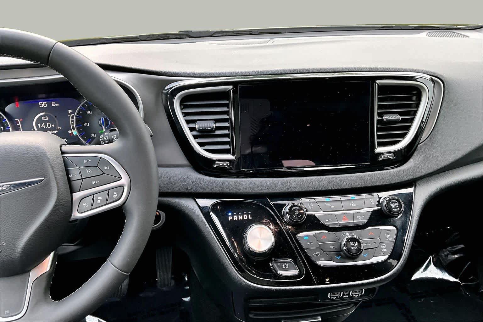 Used 2025 Chrysler Pacifica Select FWD image 7
