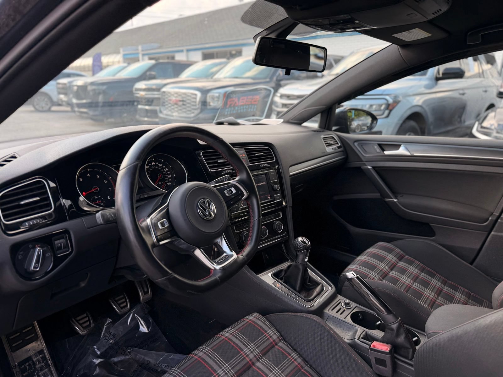 Used 2018 Volkswagen GTI SE FWD image 15