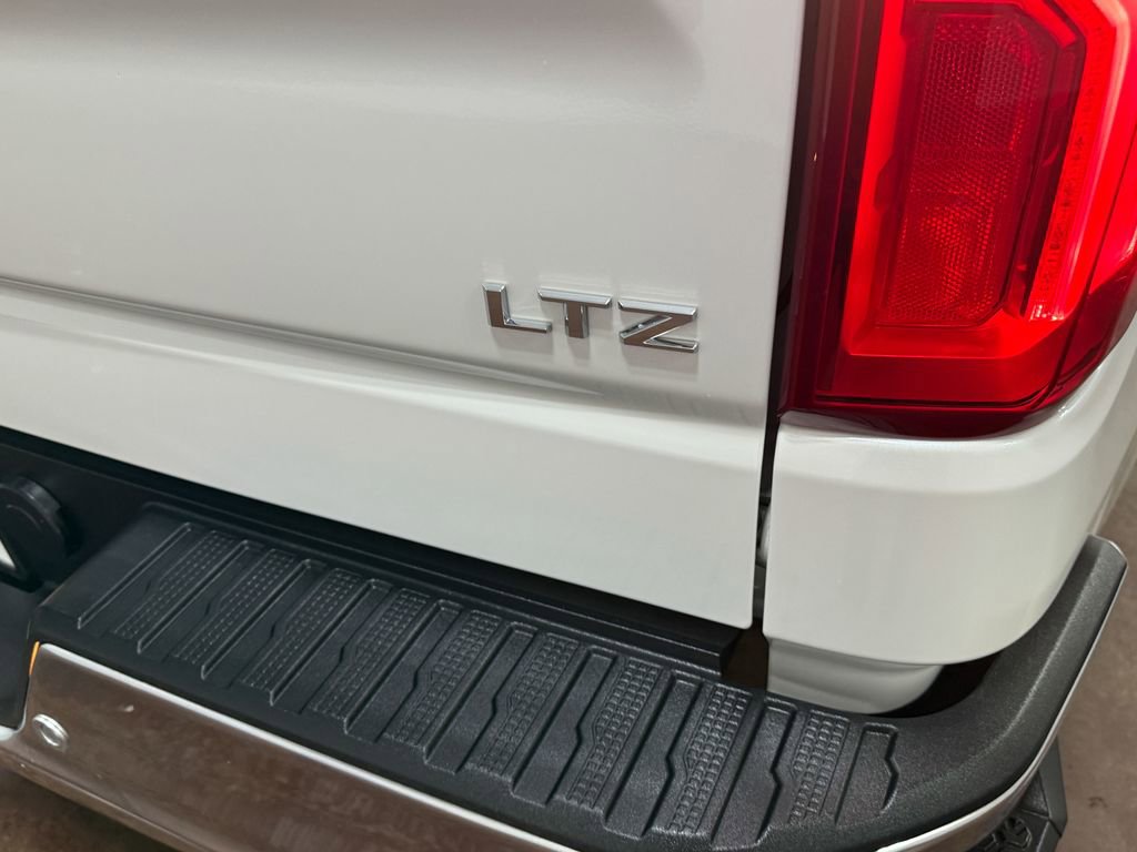 Used 2021 Chevrolet Silverado 1500 LTZ w/ LTZ Premium Package AWD/4WD image 54