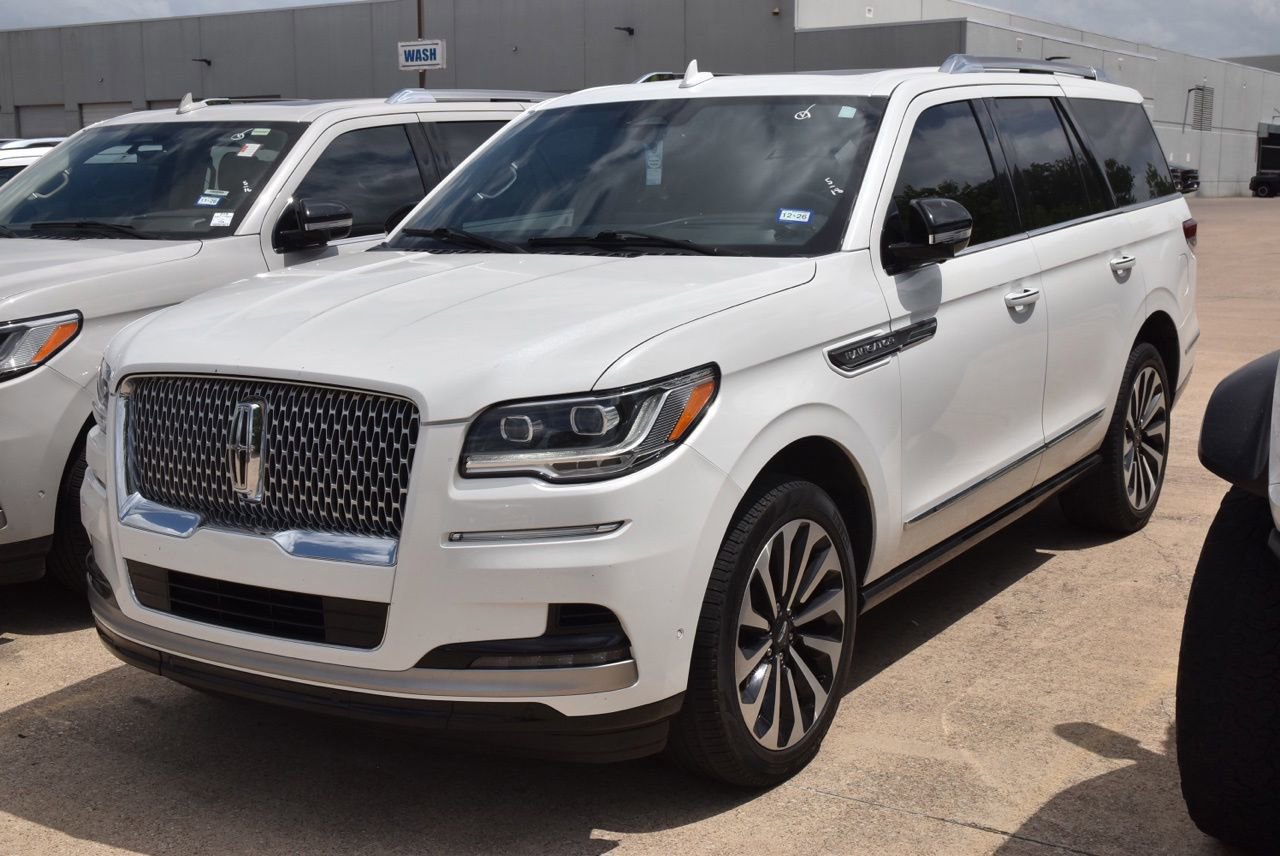Certified 2024 Lincoln Navigator Reserve AWD/4WD image 2
