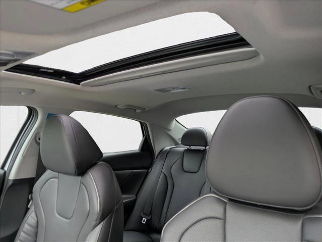 New 2025 Hyundai Elantra Limited image 17