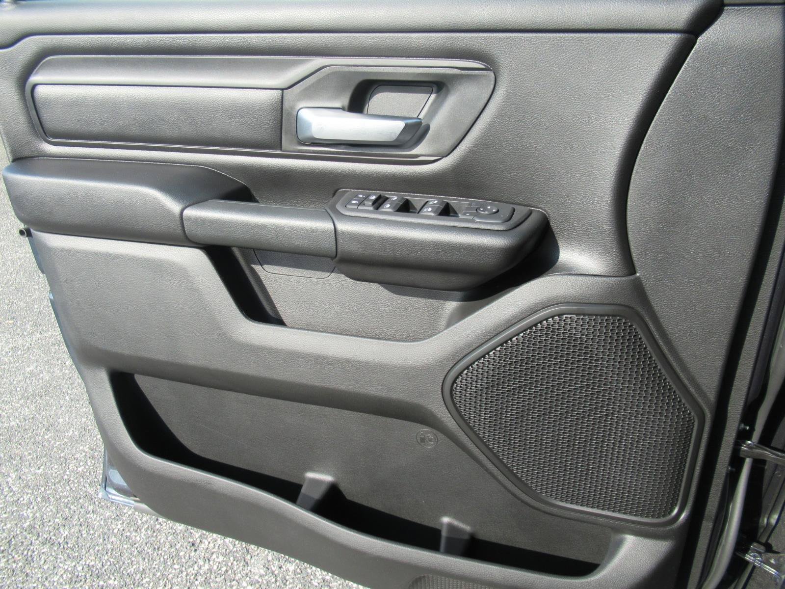 New 2026 RAM 1500 Express AWD/4WD image 21