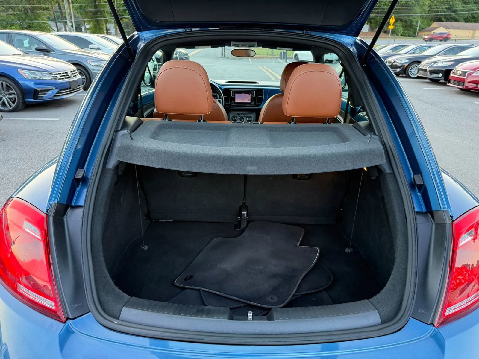 Used 2016 Volkswagen Beetle 1.8T Classic FWD image 27
