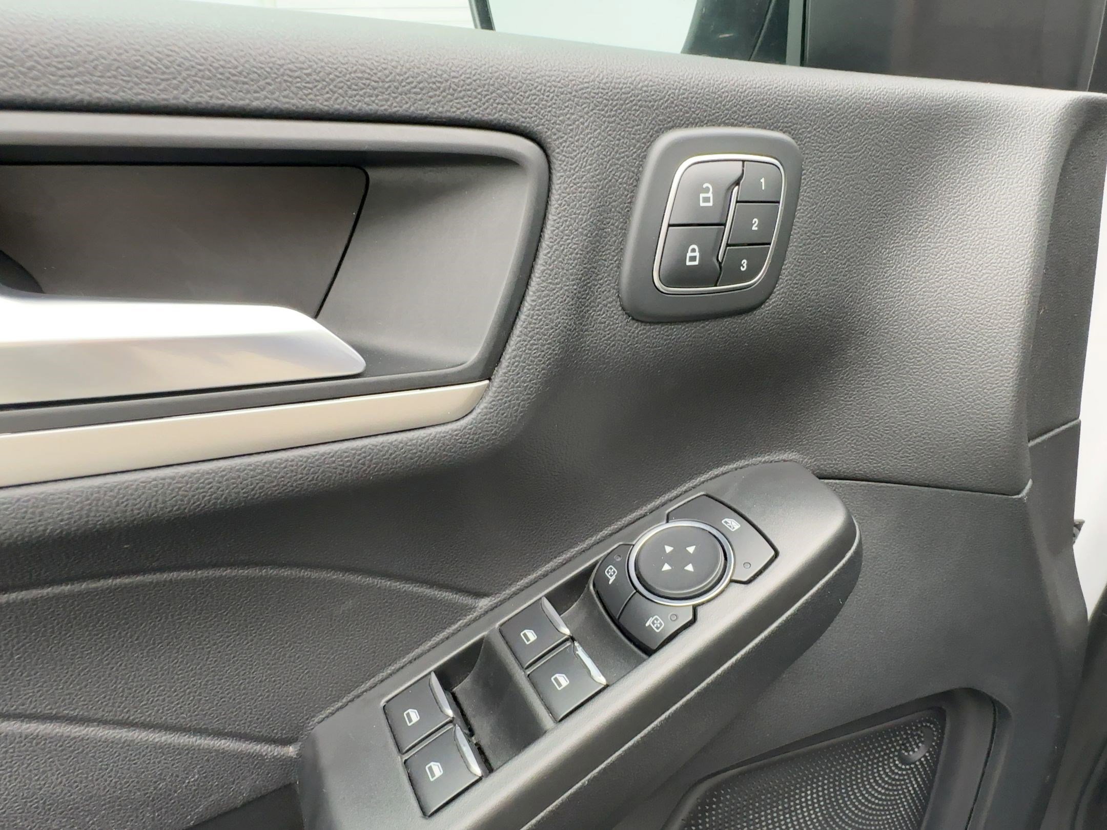 Used 2021 Ford Escape SEL w/ Technology Package image 12