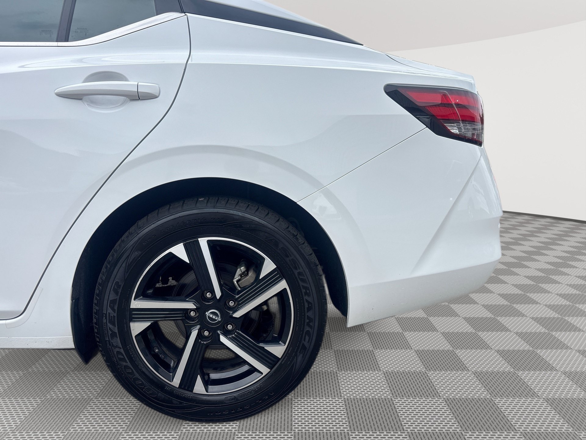 Used 2025 Nissan Sentra SV FWD image 28