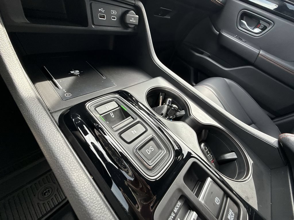 Used 2025 Honda Pilot TrailSport image 22