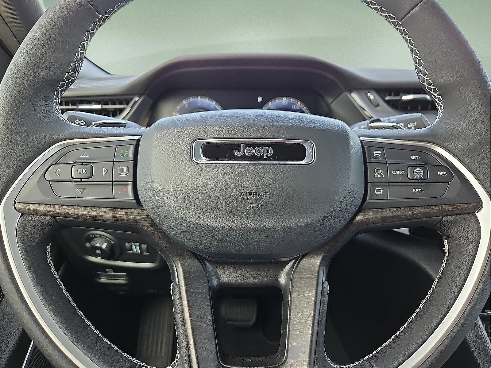 New 2026 Jeep Grand Cherokee L Limited image 24