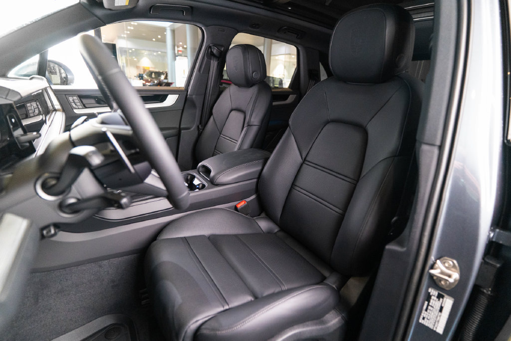 New 2026 Porsche Cayenne AWD/4WD image 5
