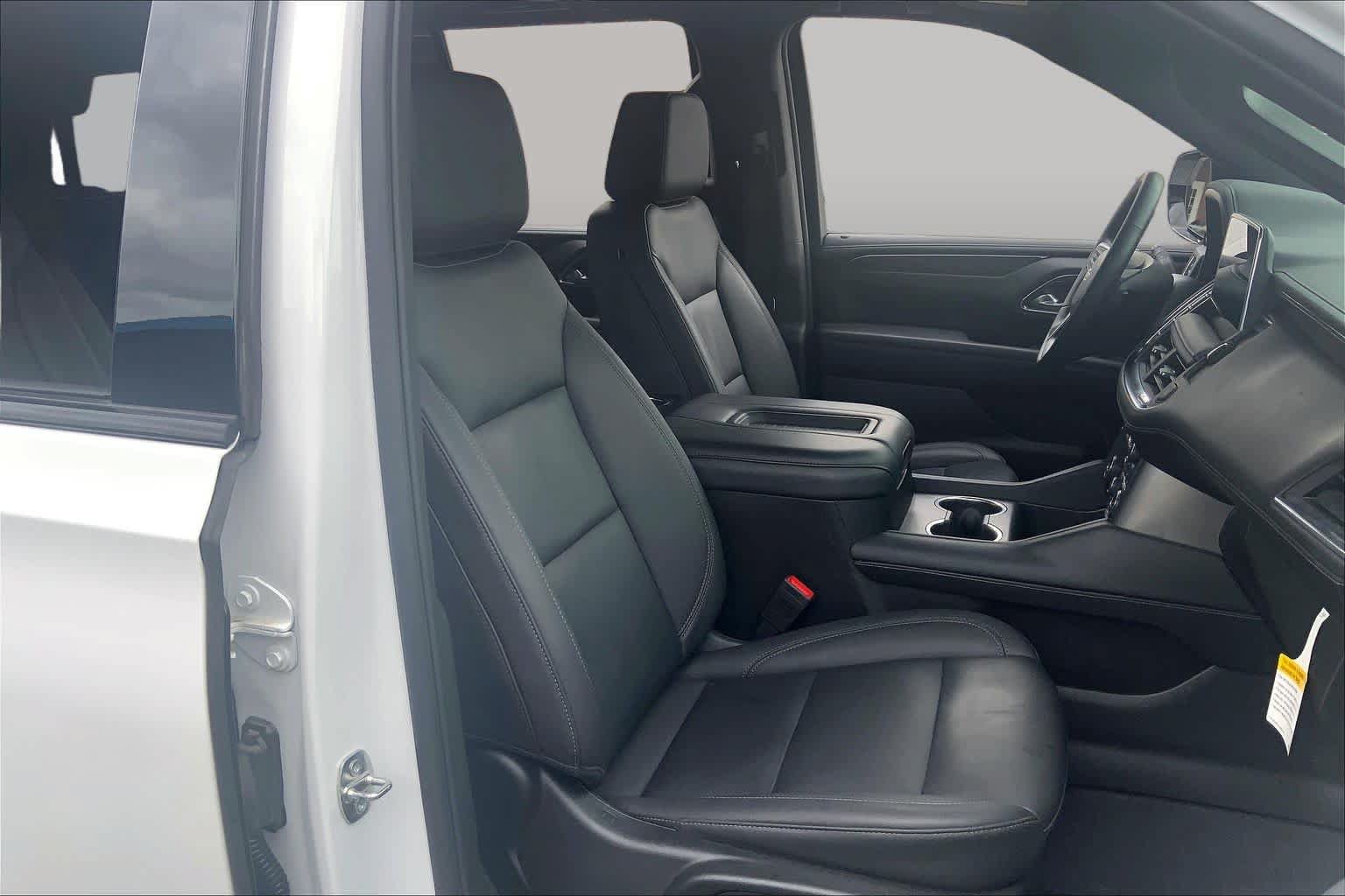 Used 2023 Chevrolet Tahoe Z71 w/ Luxury Package AWD/4WD image 9