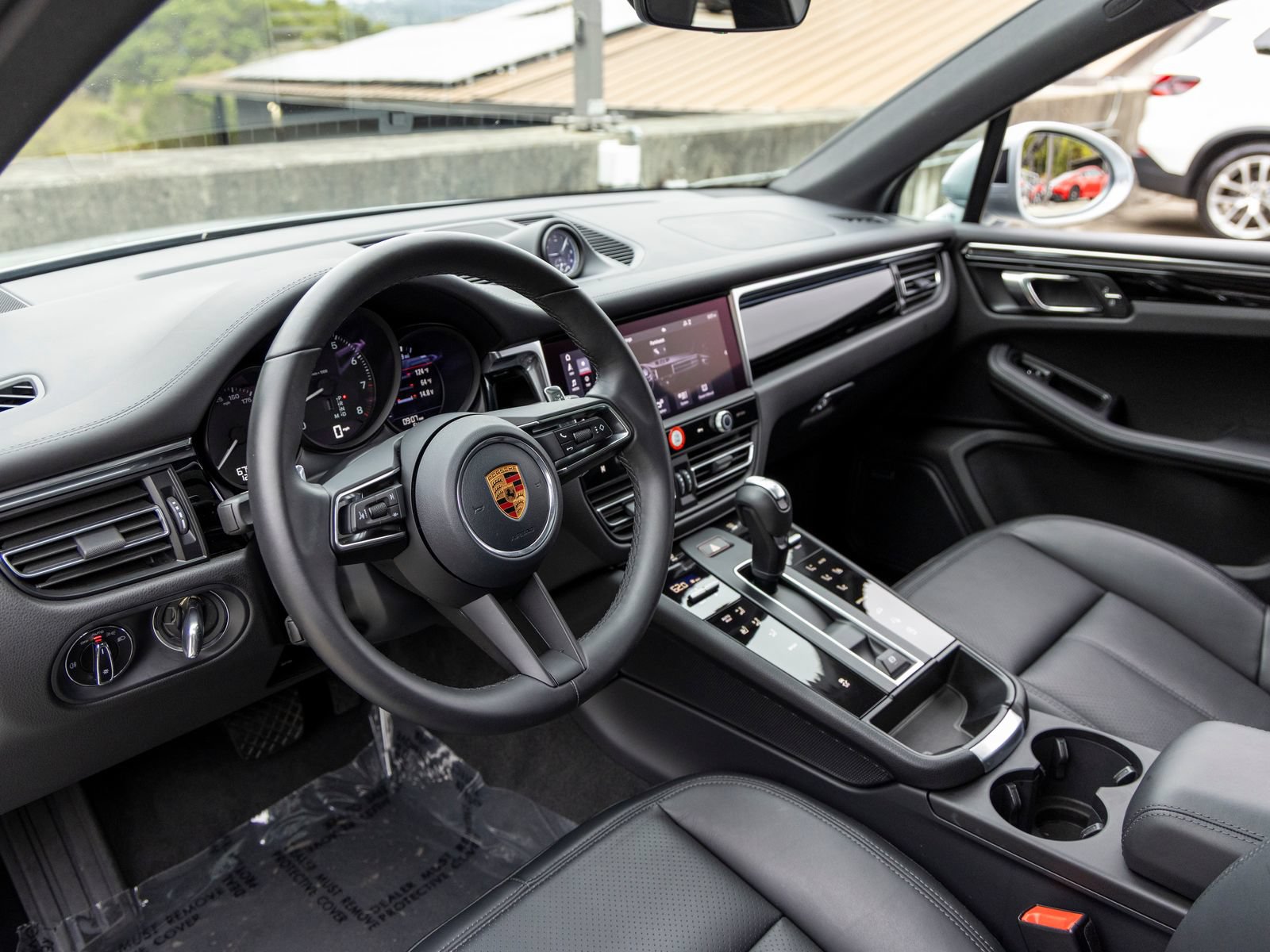 Certified 2026 Porsche Macan AWD/4WD image 4