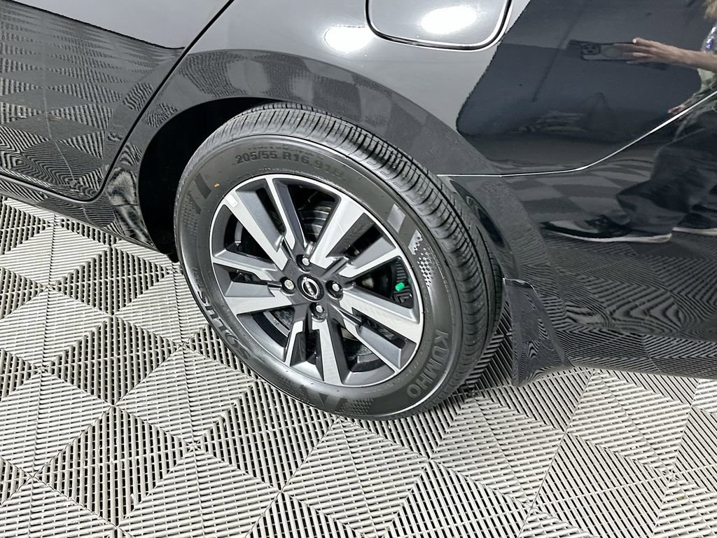 Used 2025 Nissan Versa SV w/ Trunk Package image 35