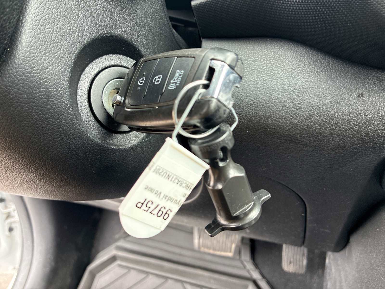 Used 2022 Hyundai Venue SEL image 16