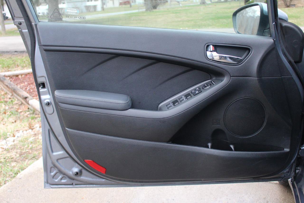 Used 2017 Kia Forte S w/ S Technology Package image 12