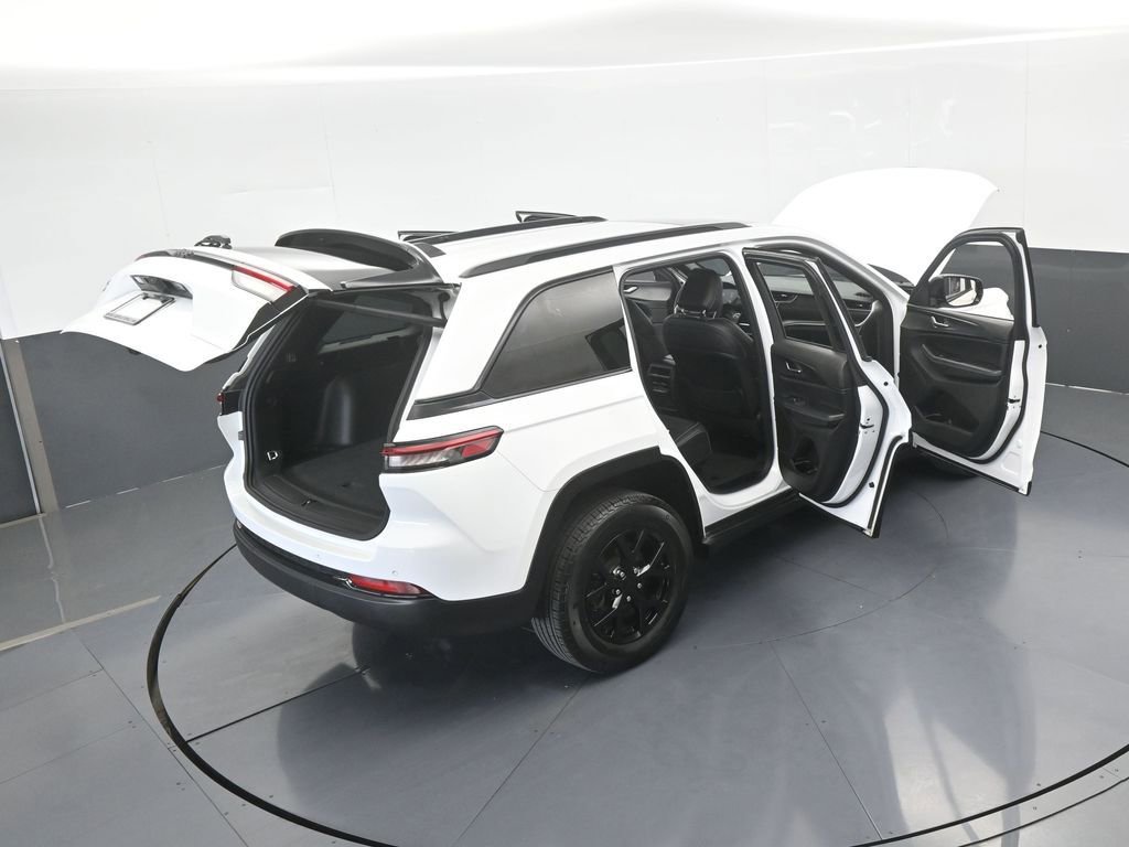 Used 2024 Jeep Grand Cherokee Altitude image 74