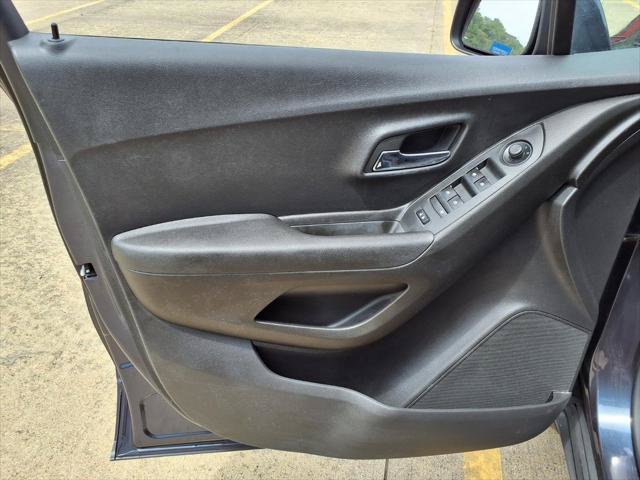 Used 2019 Chevrolet Trax LT w/ LPO, Protection Package AWD/4WD image 12